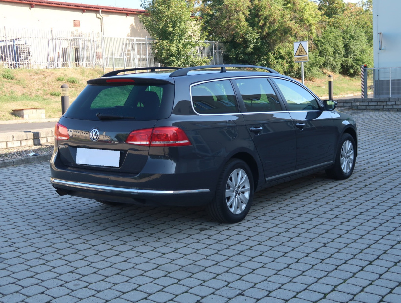 Volkswagen Passat, 2011