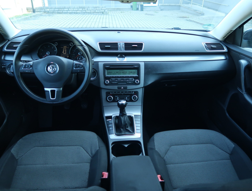 Volkswagen Passat, 2011