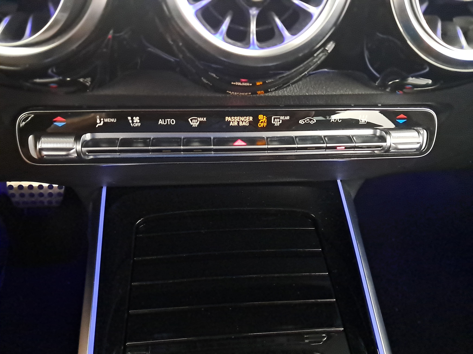 Mercedes-Benz EQB - 2022