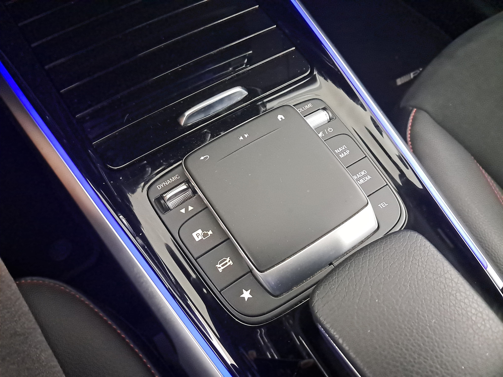 Mercedes-Benz EQB - 2022