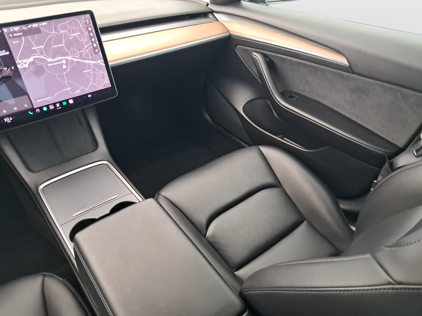 Tesla Model 3 Long Range AWD – fotografie 11