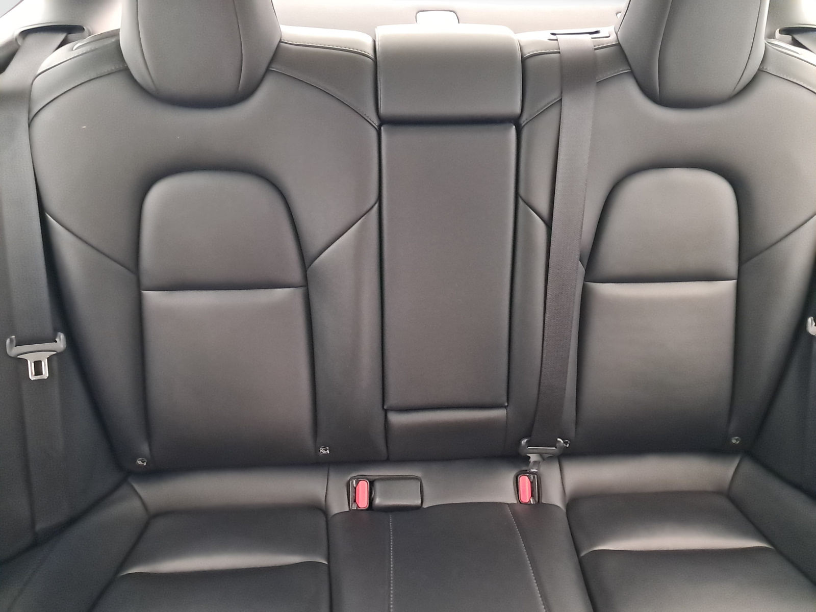 Tesla Model 3 Long Range AWD – fotografie 14