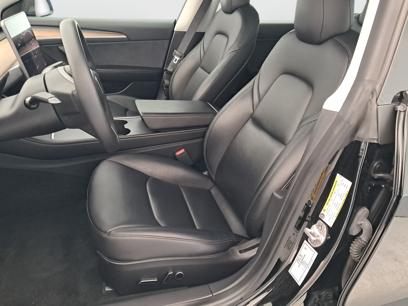 Tesla Model 3 Long Range AWD – fotografie 16