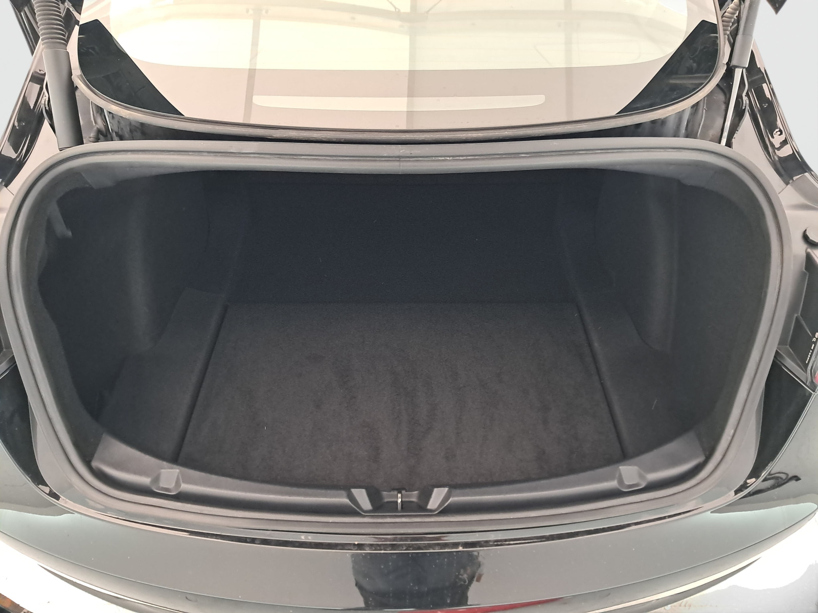 Tesla Model 3 Long Range AWD – fotografie 20