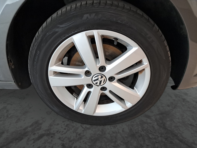 Volkswagen Touran, 2012