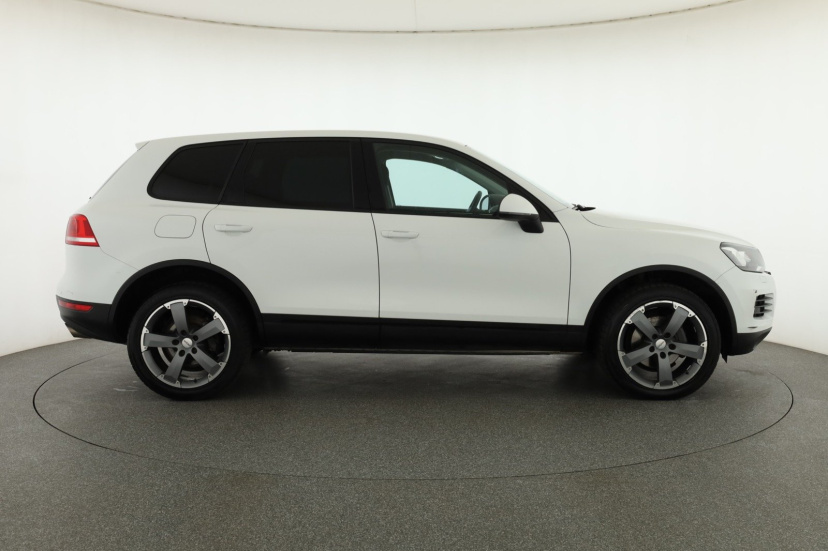 Volkswagen Touareg, 2012