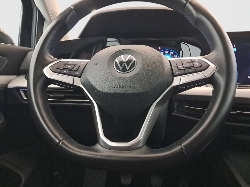 Volkswagen Golf, 2022