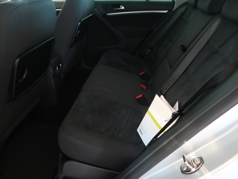 Volkswagen Tiguan, 2012