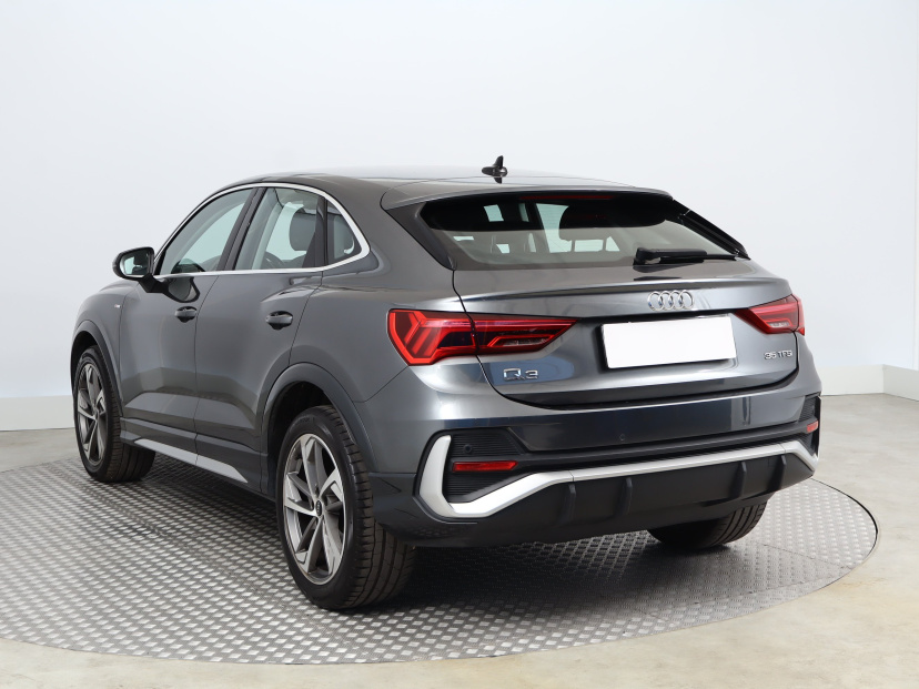 Audi Q3 Sportback, 2021