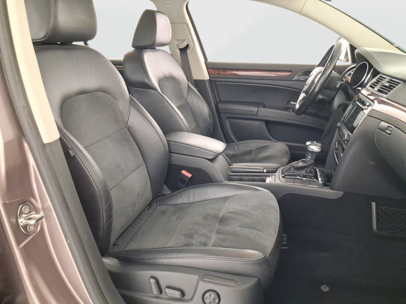 Škoda Superb, 2011