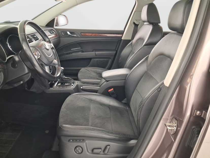 Škoda Superb, 2011