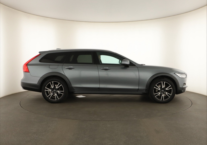 Volvo V90 Cross Country, 2017