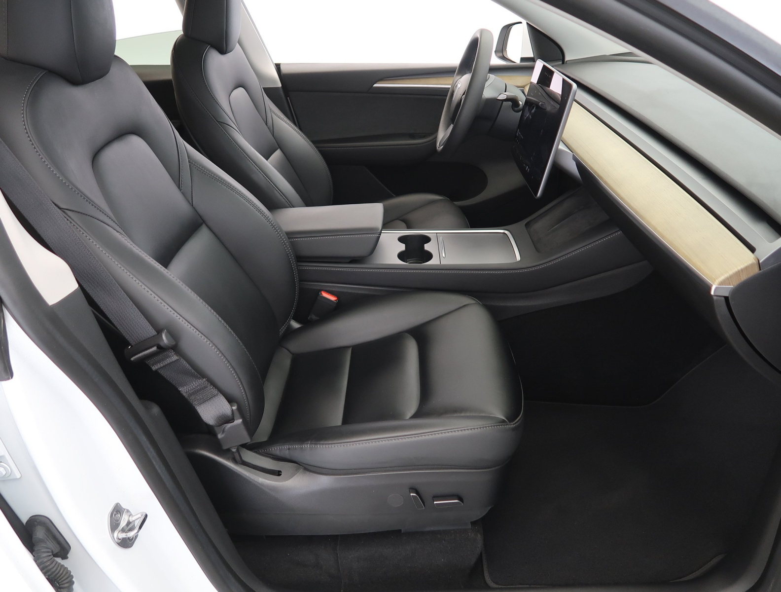 Tesla Model Y Standard Range – fotografie 12