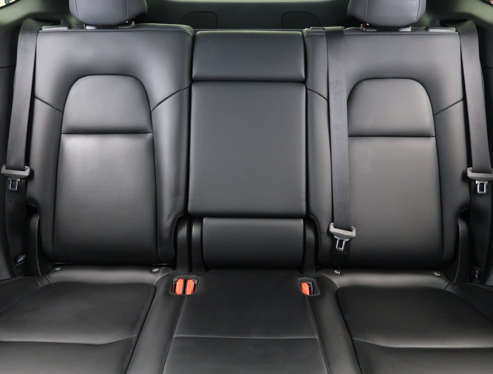 Tesla Model Y Standard Range – fotografie 14