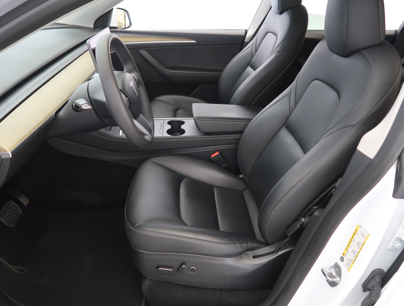 Tesla Model Y Standard Range – fotografie 16