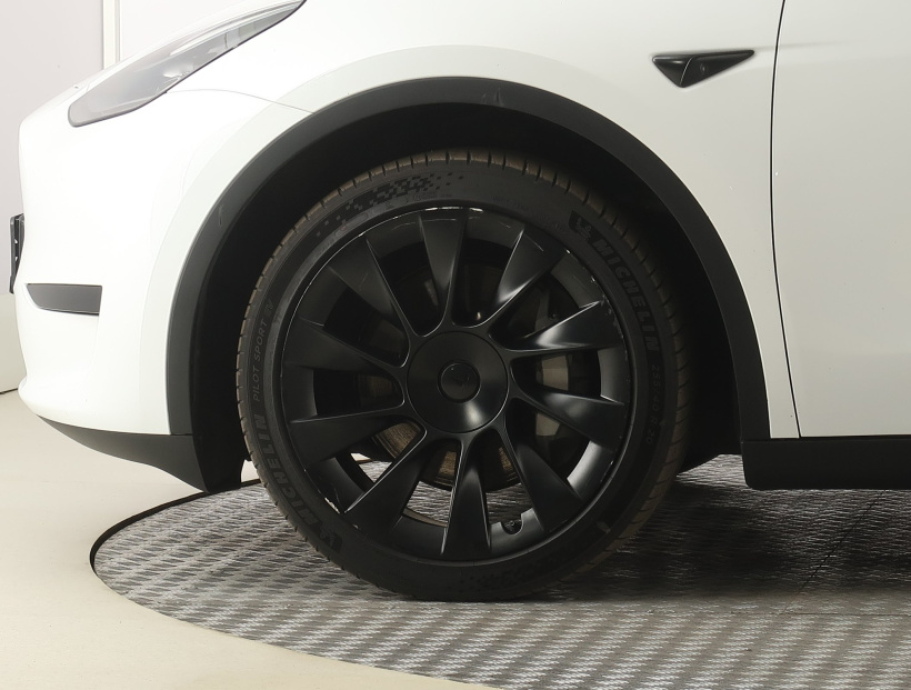Tesla Model Y, 2023