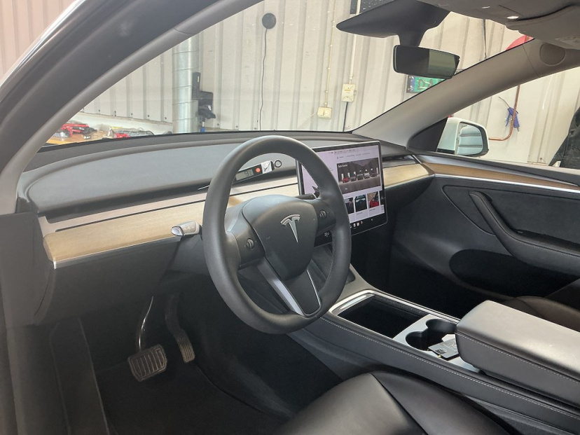 Tesla Model Y, 2023