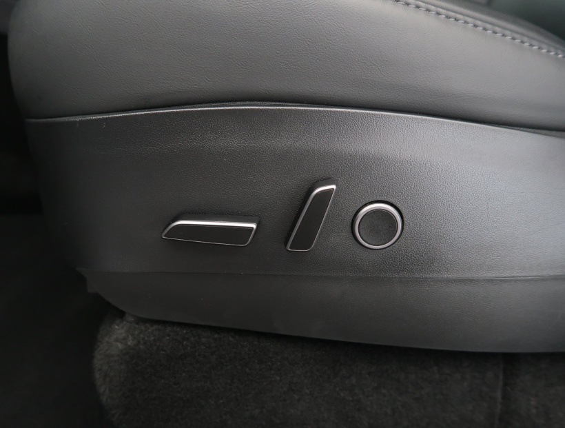 Tesla Model Y, 2023