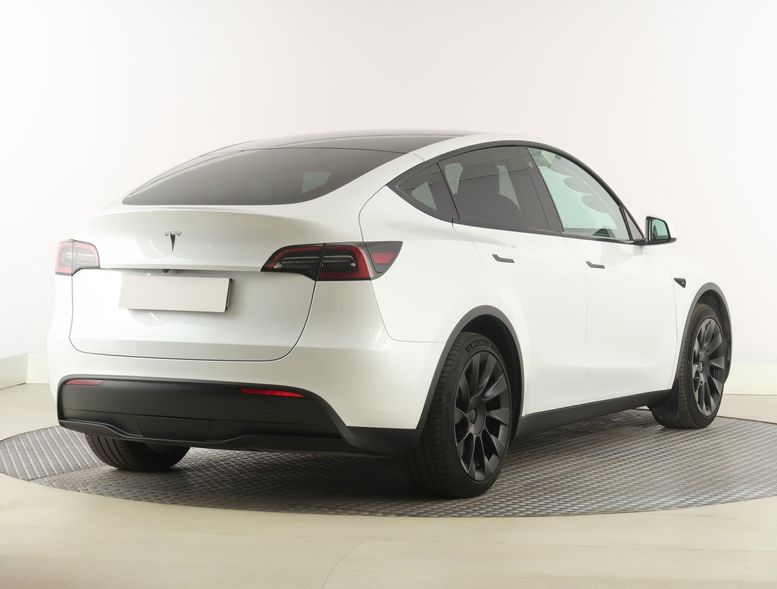 Tesla Model Y Standard Range – fotografie 7