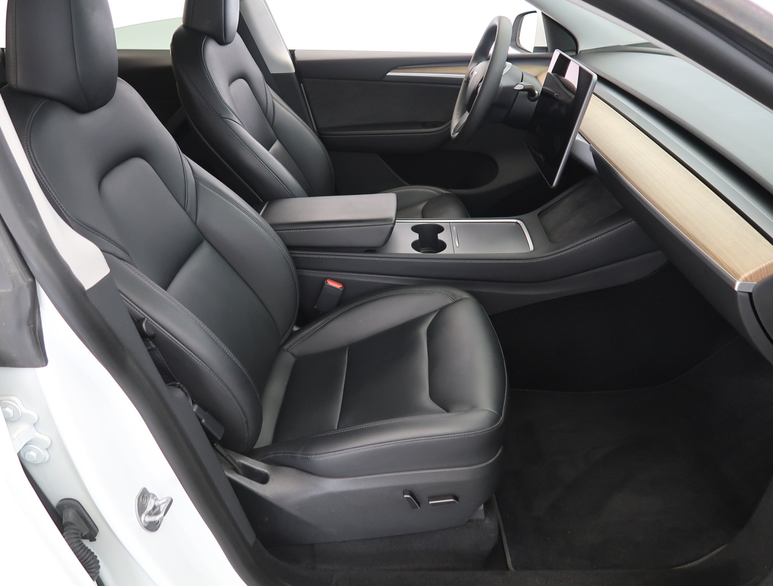 Tesla Model Y Standard Range – fotografie 12