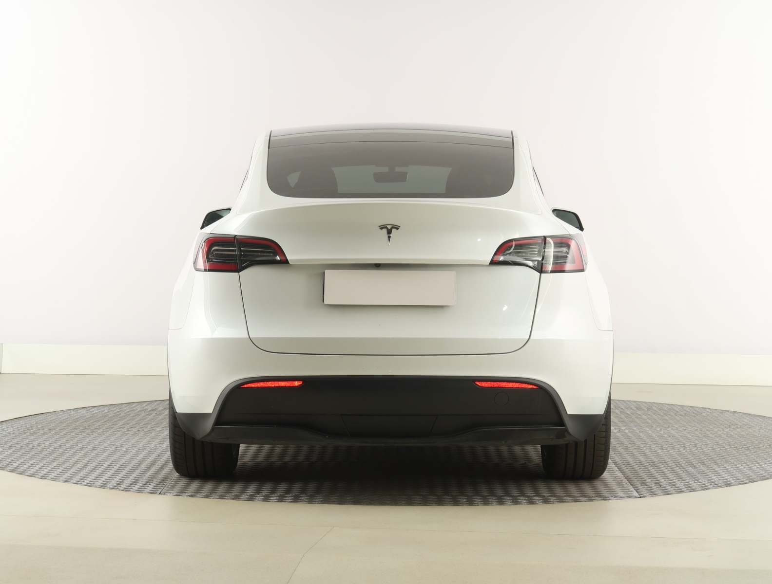 Tesla Model Y Standard Range – fotografie 6