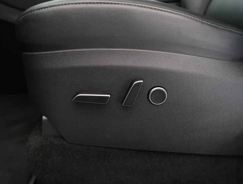 Tesla Model Y, 2023