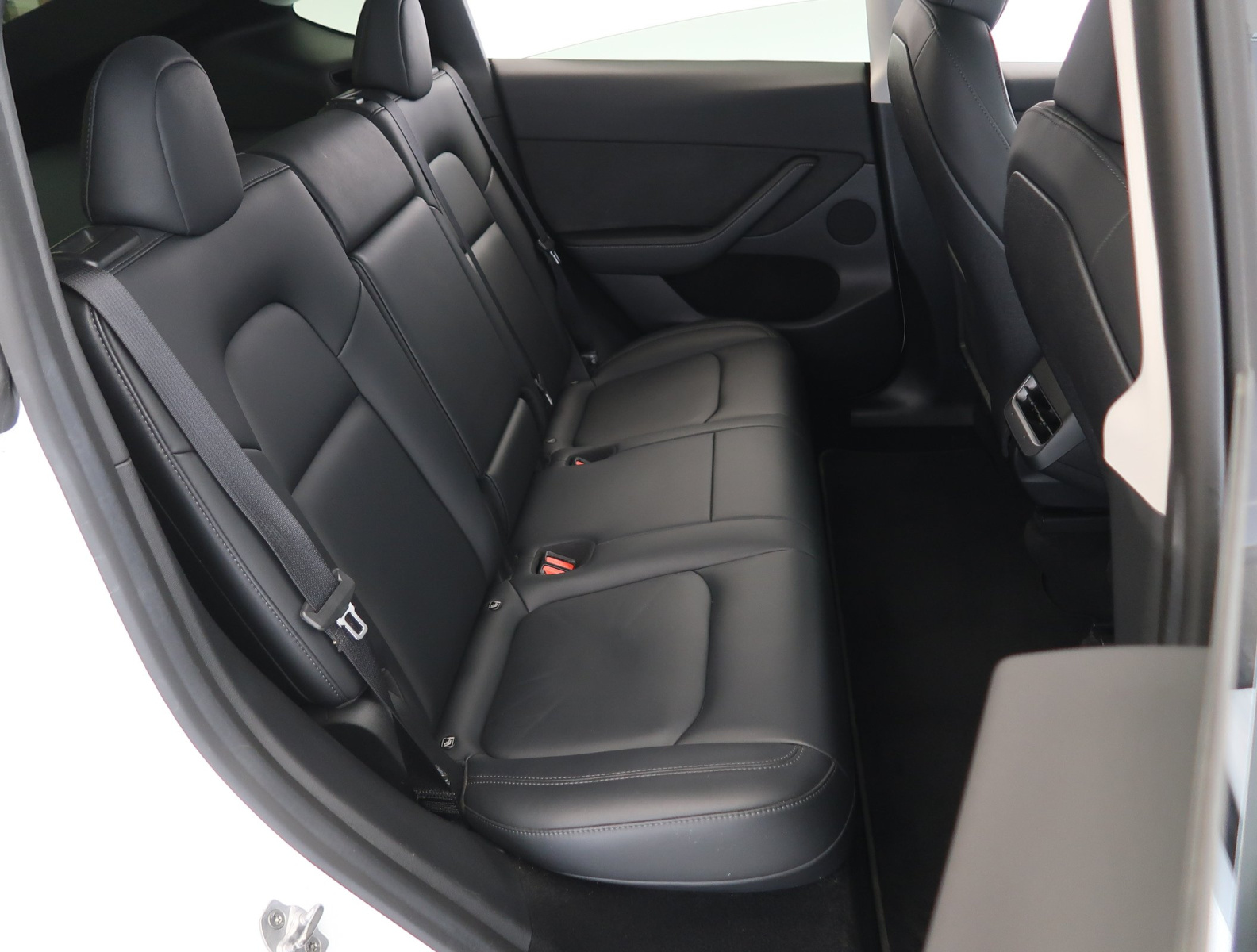Tesla Model Y Standard Range – fotografie 13