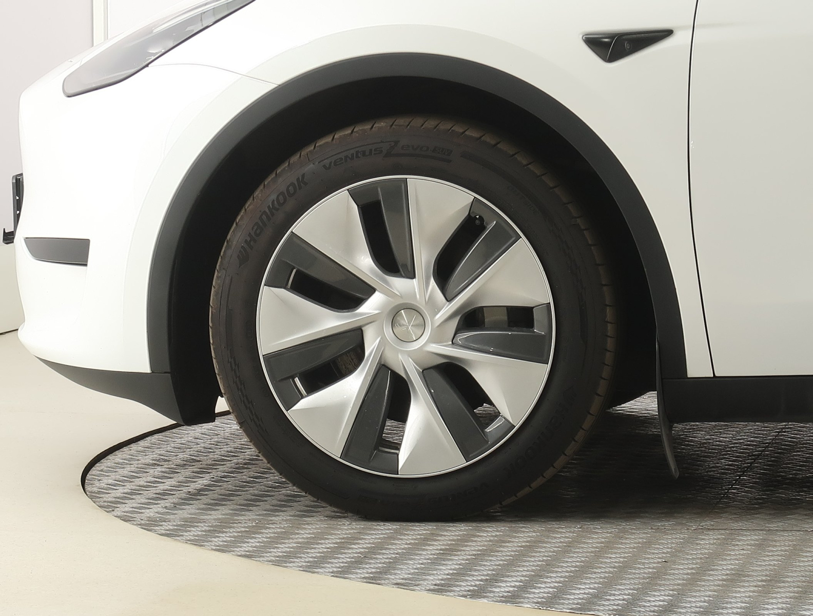 Tesla Model Y Standard Range – fotografie 20