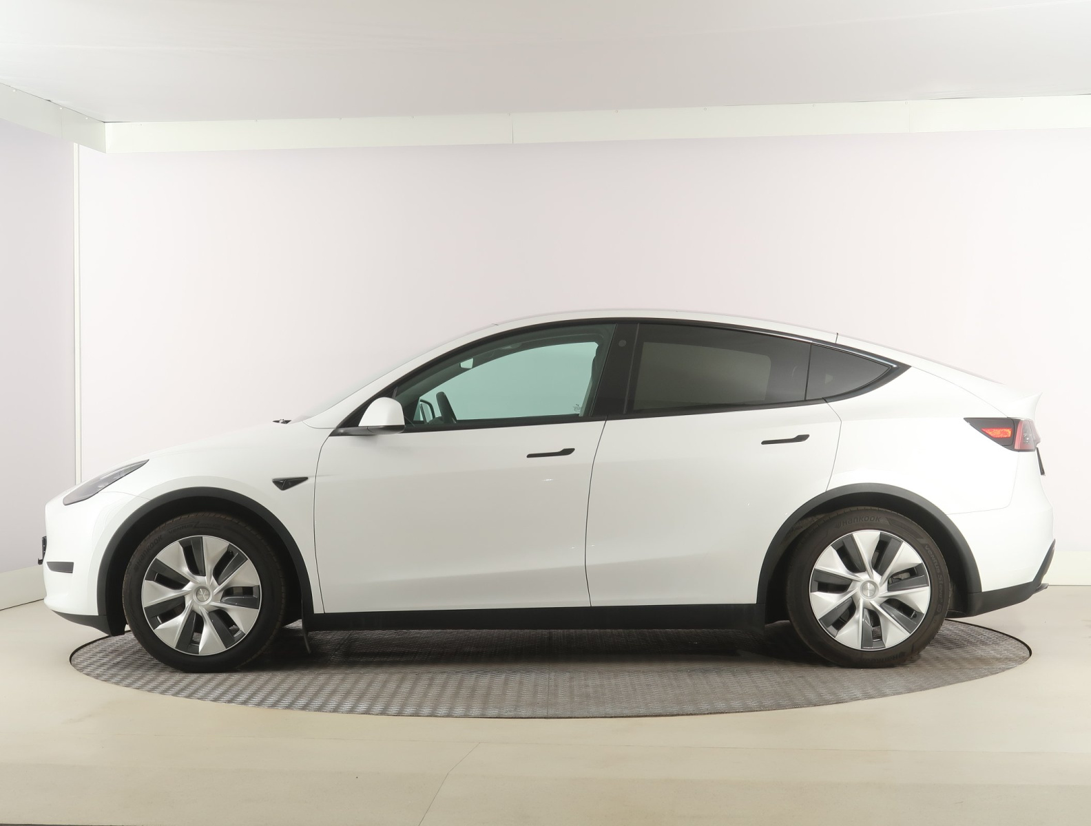 Tesla Model Y Standard Range – fotografie 4