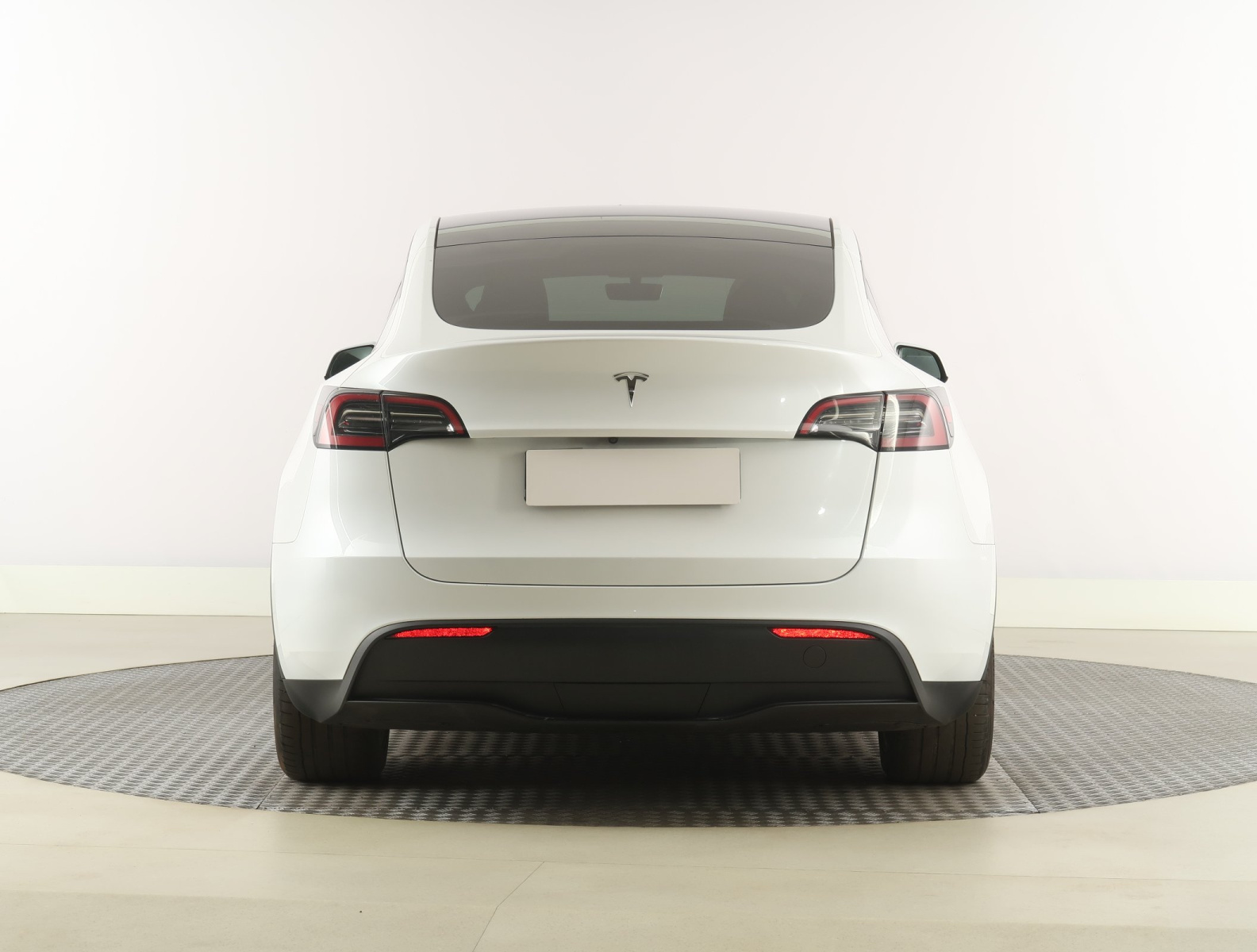 Tesla Model Y Standard Range – fotografie 6