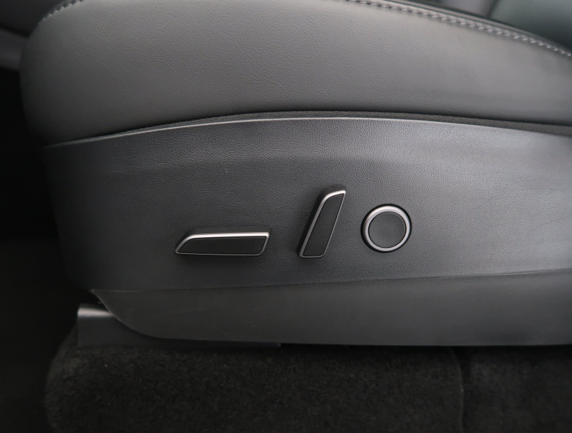 Tesla Model Y, 2023