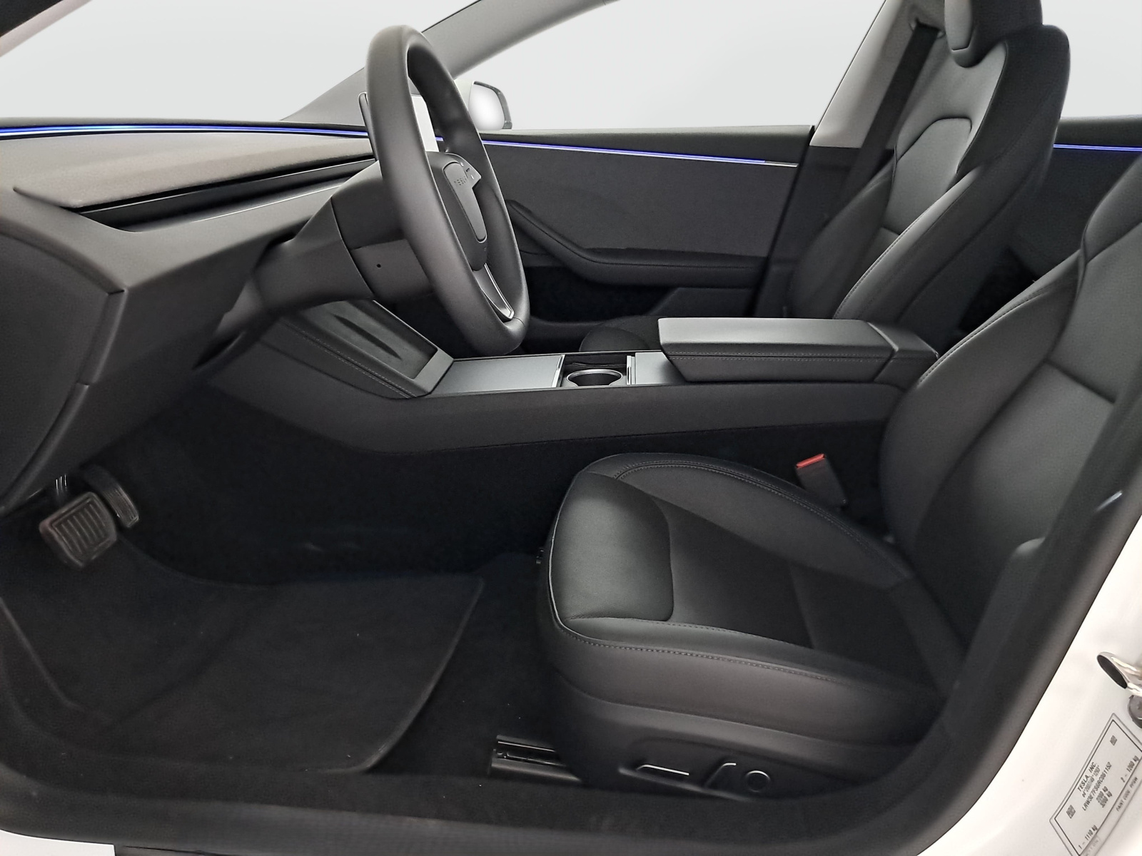 Tesla Model 3 Standard Range Plus – fotografie 16