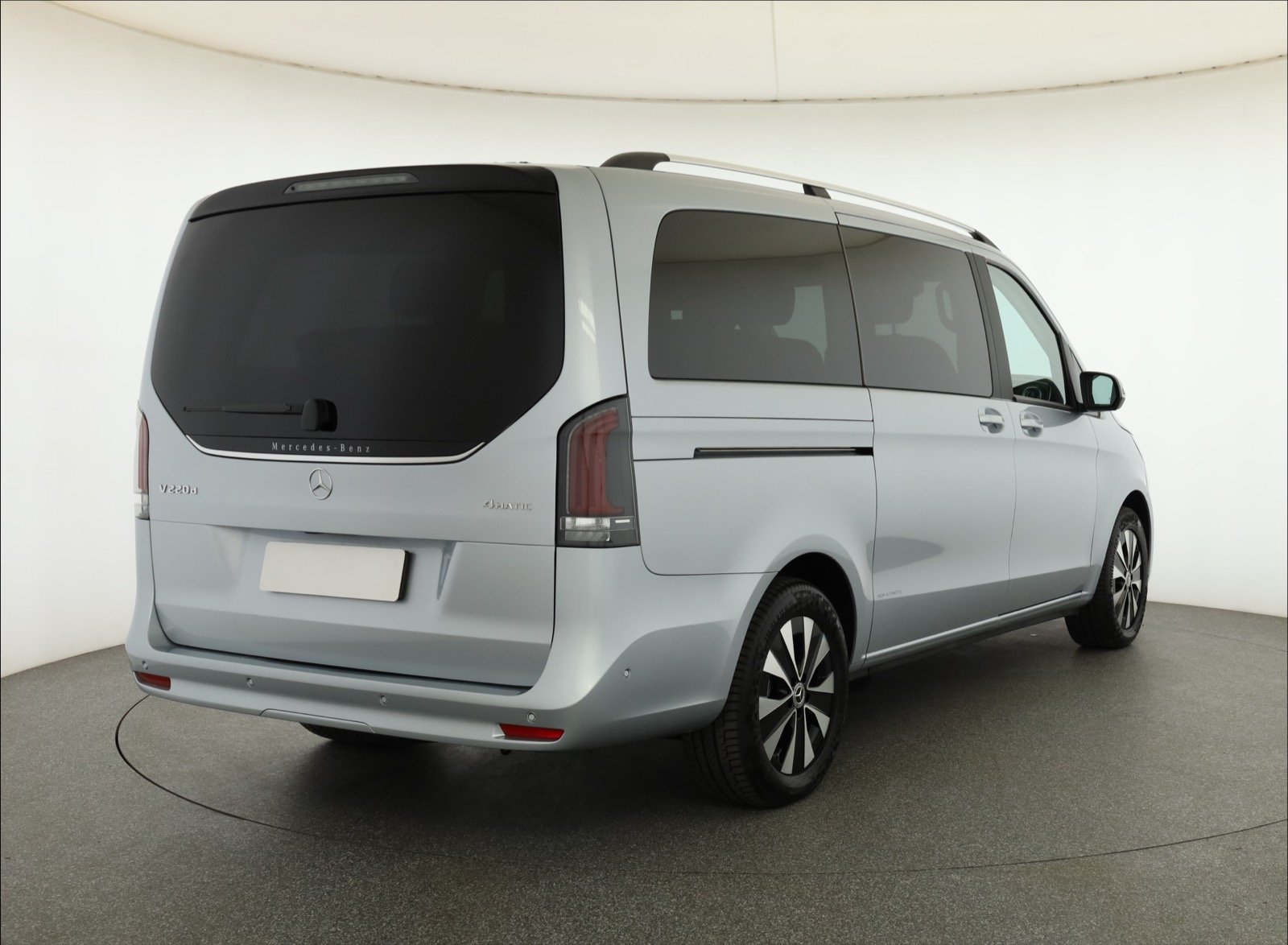 Mercedes-Benz V - 2025