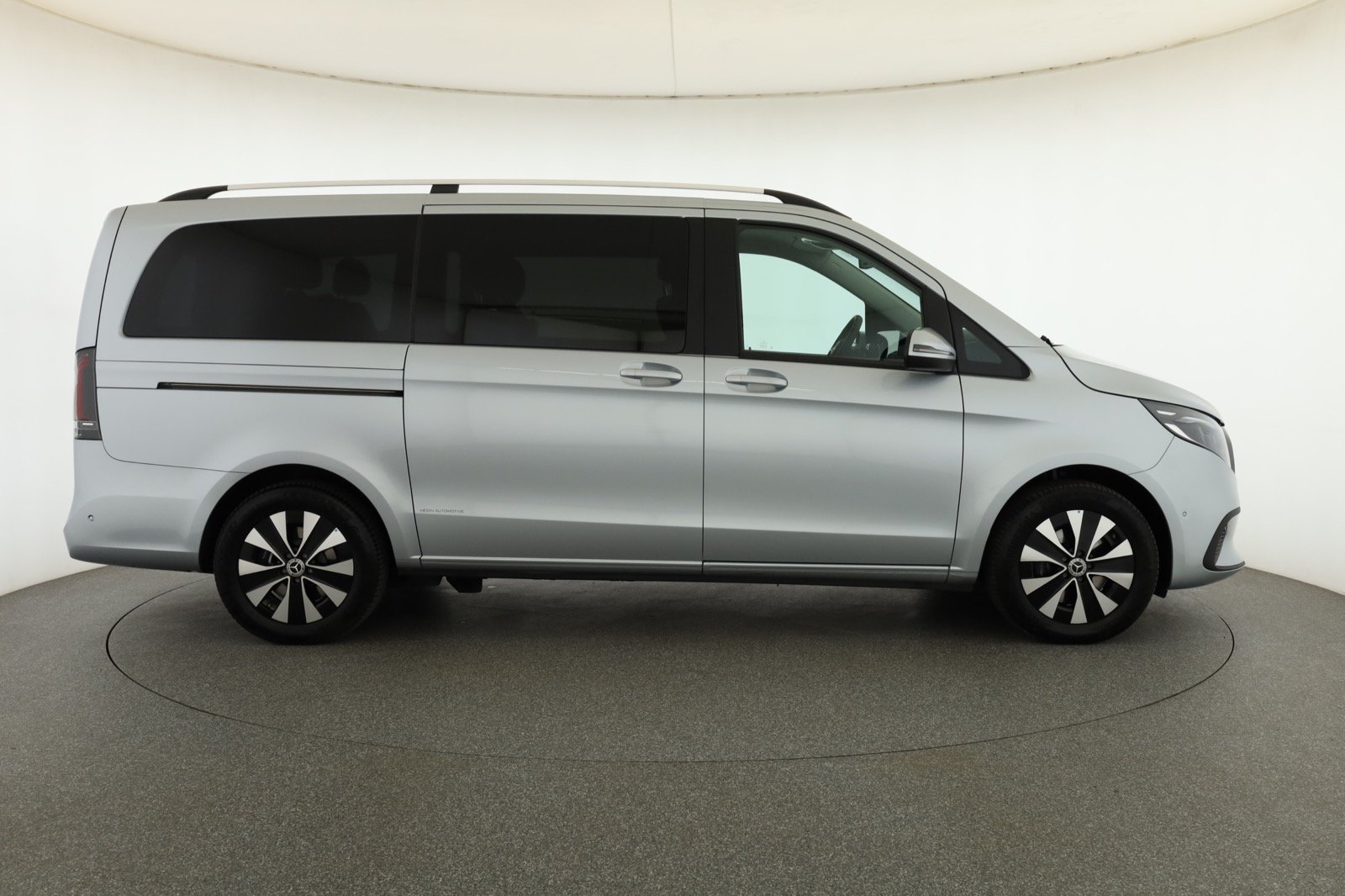 Mercedes-Benz V - 2025