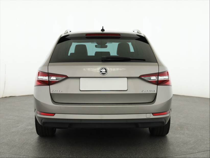 Škoda Superb, 2016