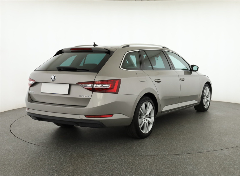 Škoda Superb, 2016