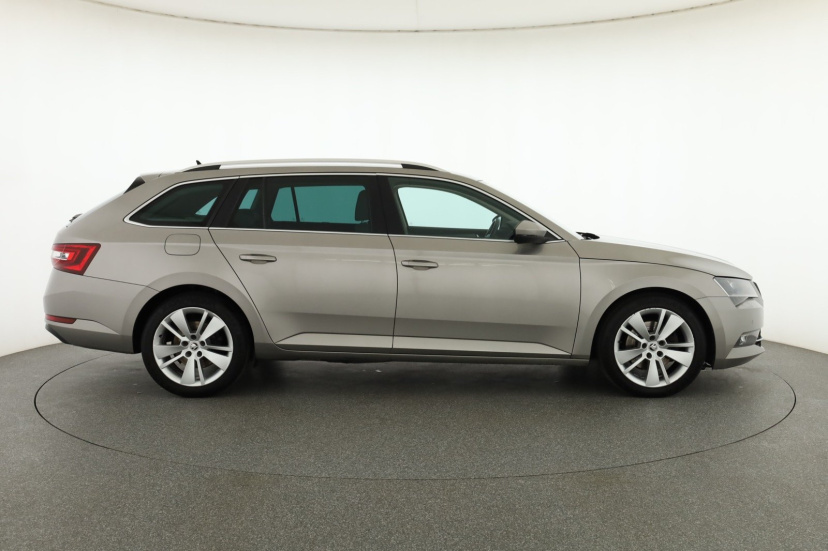 Škoda Superb, 2016