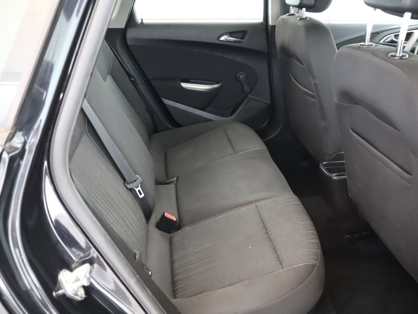 Opel Astra, 2011