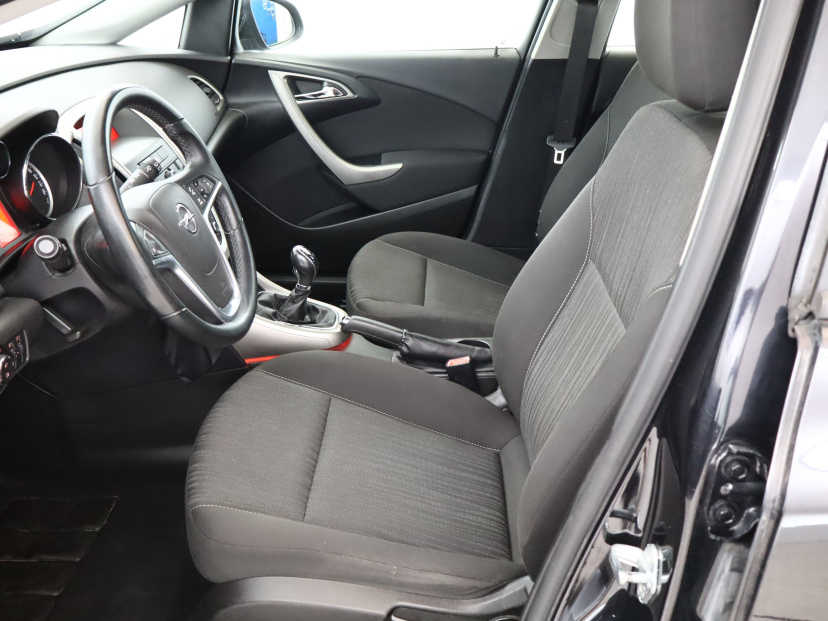 Opel Astra, 2011