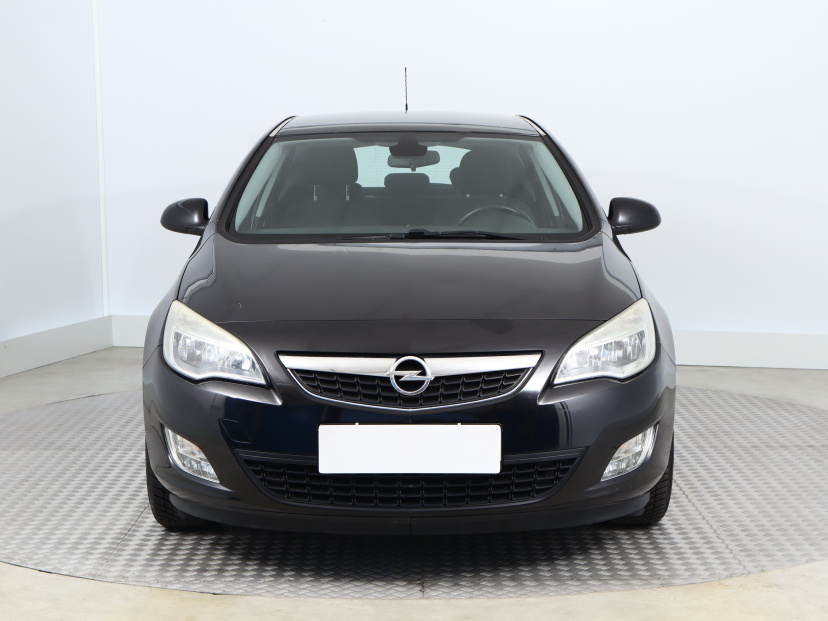 Opel Astra, 2011