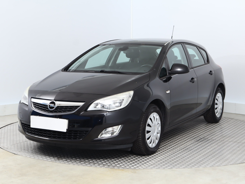 Opel Astra, 2011