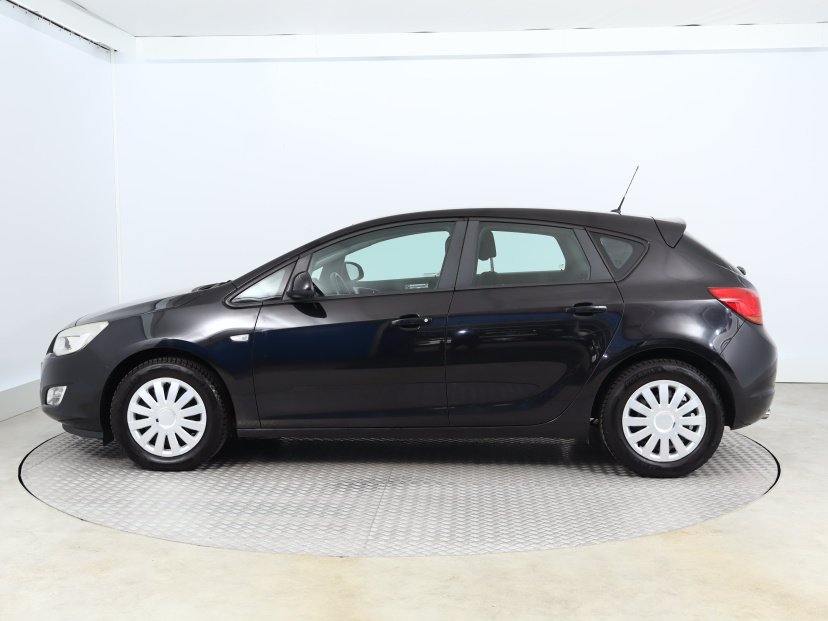 Opel Astra, 2011