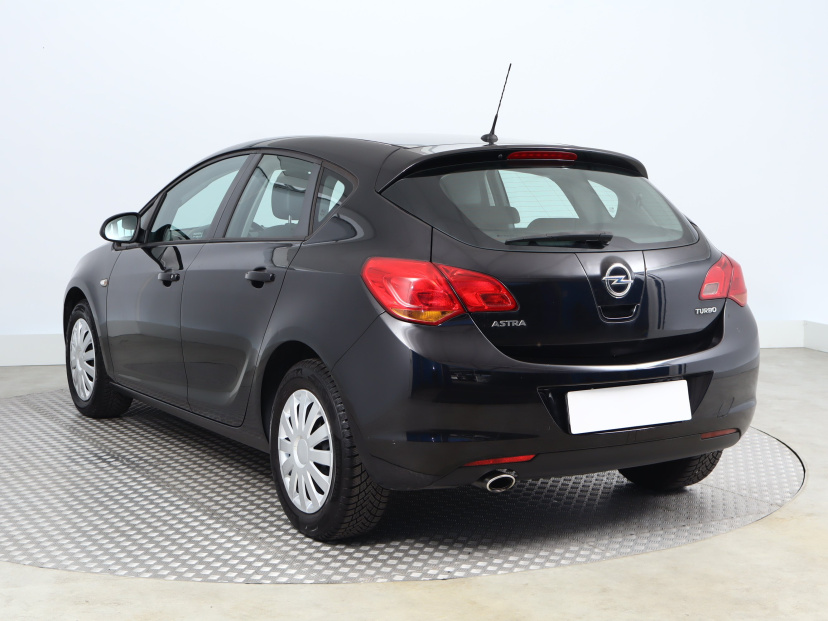 Opel Astra, 2011