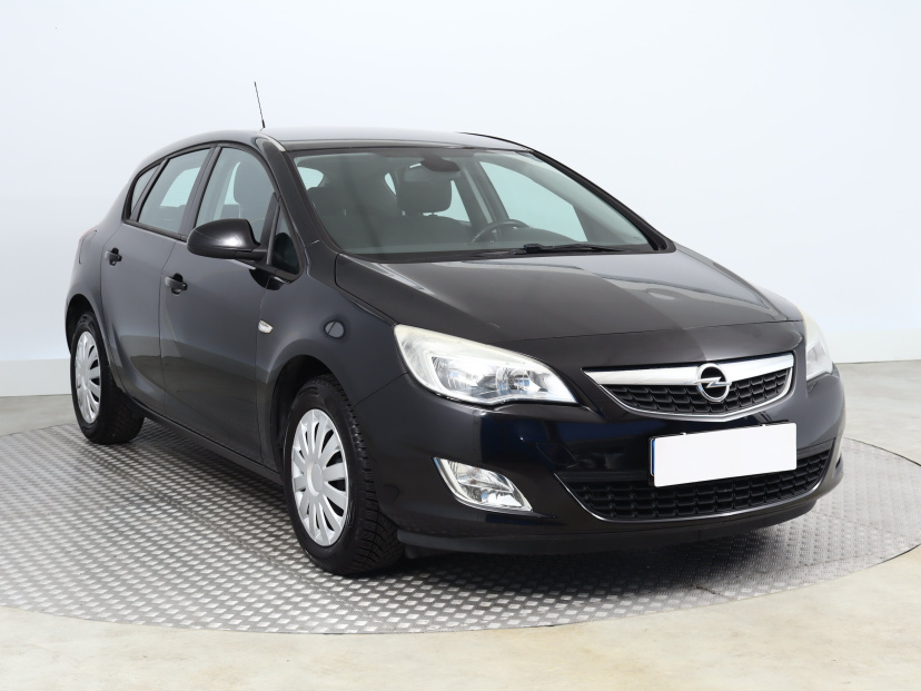 Opel Astra, 2011