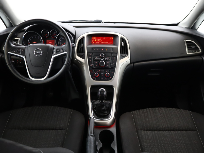 Opel Astra, 2011