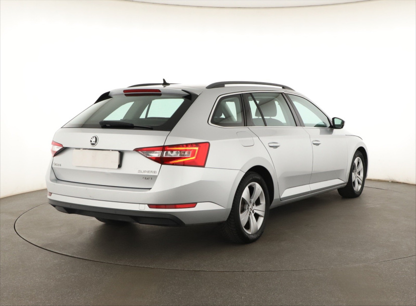 Škoda Superb, 2016