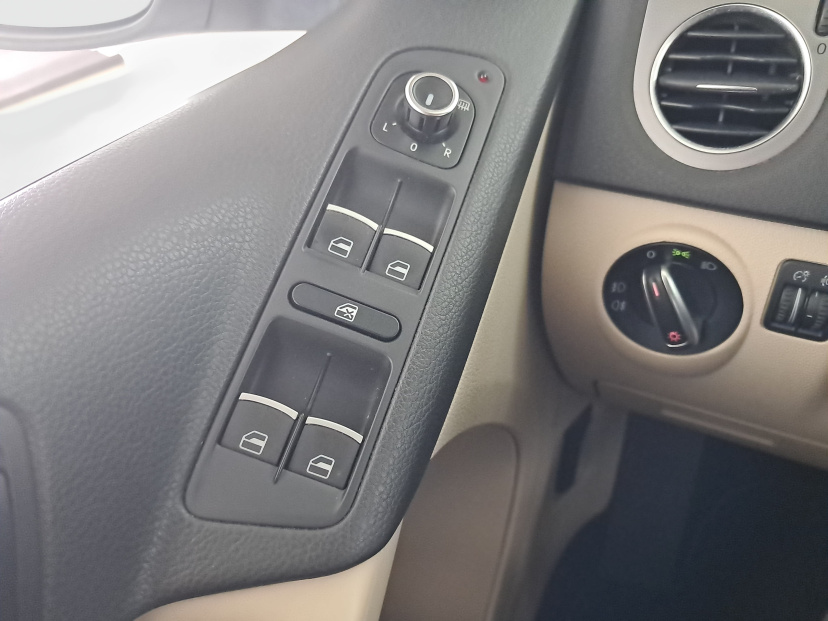 Volkswagen Tiguan, 2011