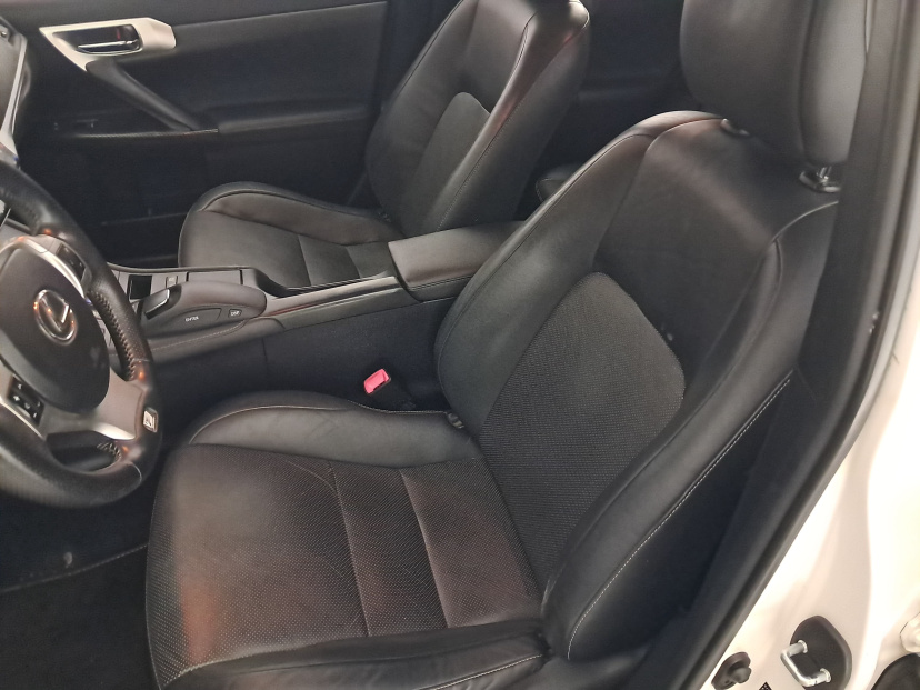 Lexus CT, 2012
