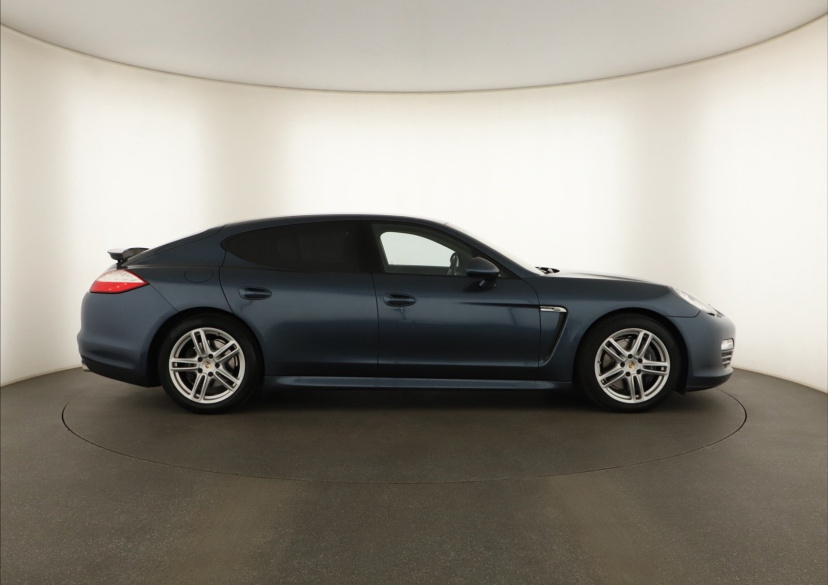 Porsche Panamera, 2011