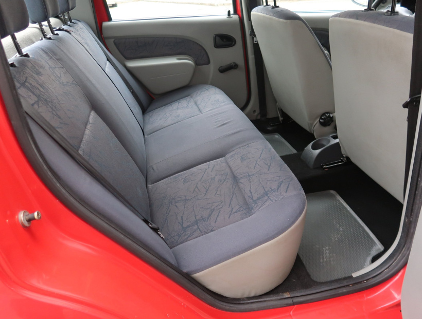 Dacia Logan, 2005